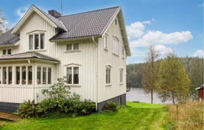 Nice Home In Ambjörnarp With Lake View, Ambjörnarp